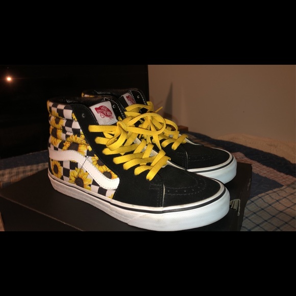 Girls custom vans. - Picture 4 of 5